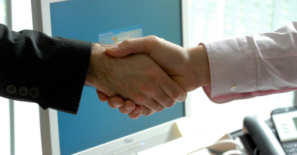 Handshake _Vorteile des persönlichen Recruitings